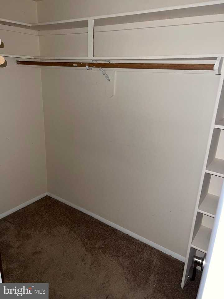 18050 Chalet Dr Unit 14-302 #14-302 - Photo 5 of 8