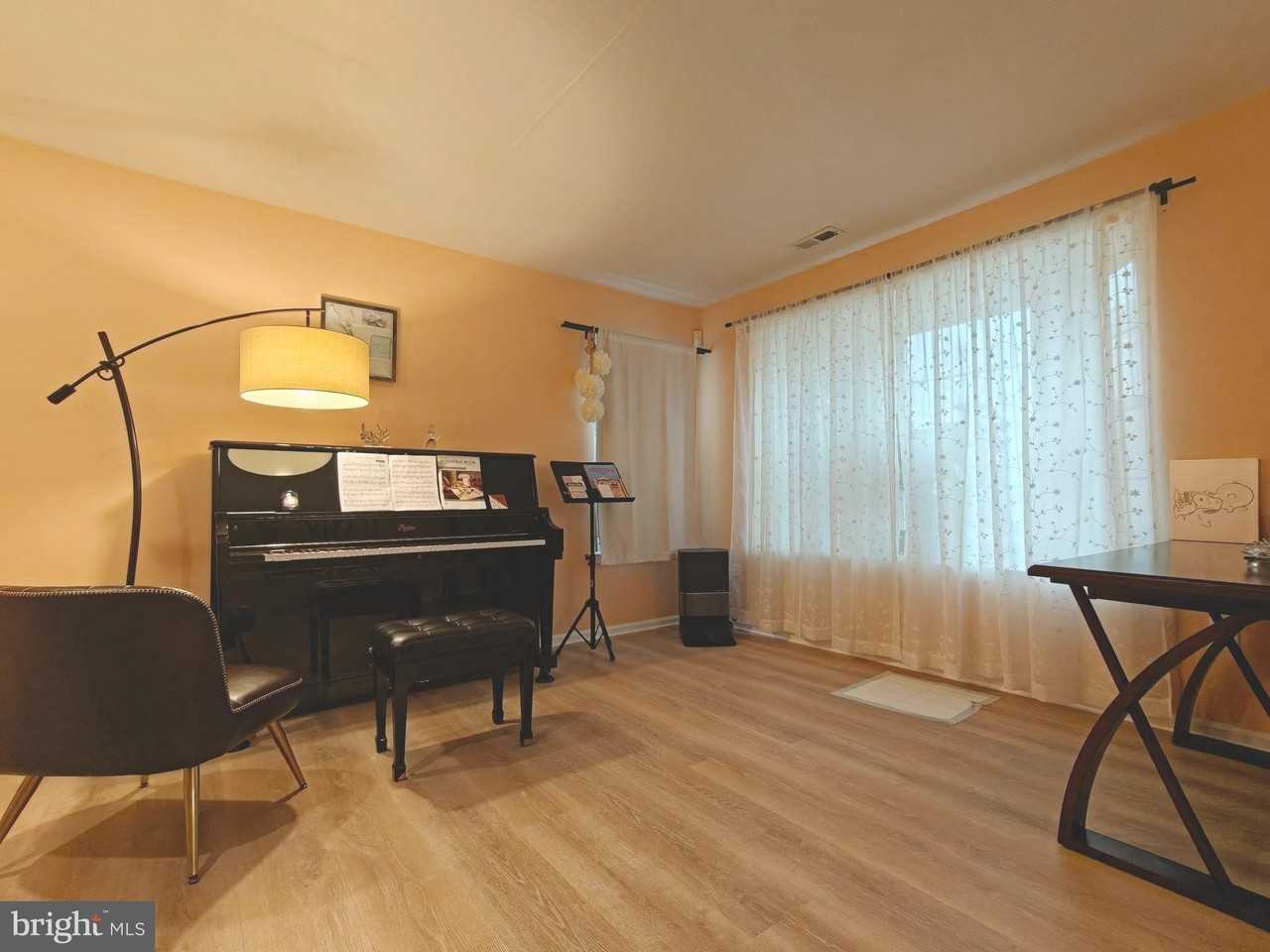 38 Elkington Dr - Photo 2 of 22