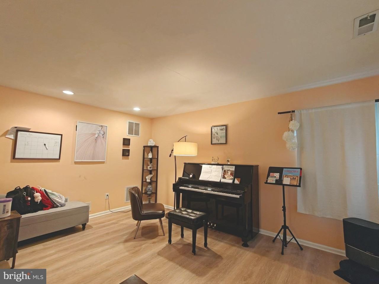 38 Elkington Dr - Photo 3 of 22