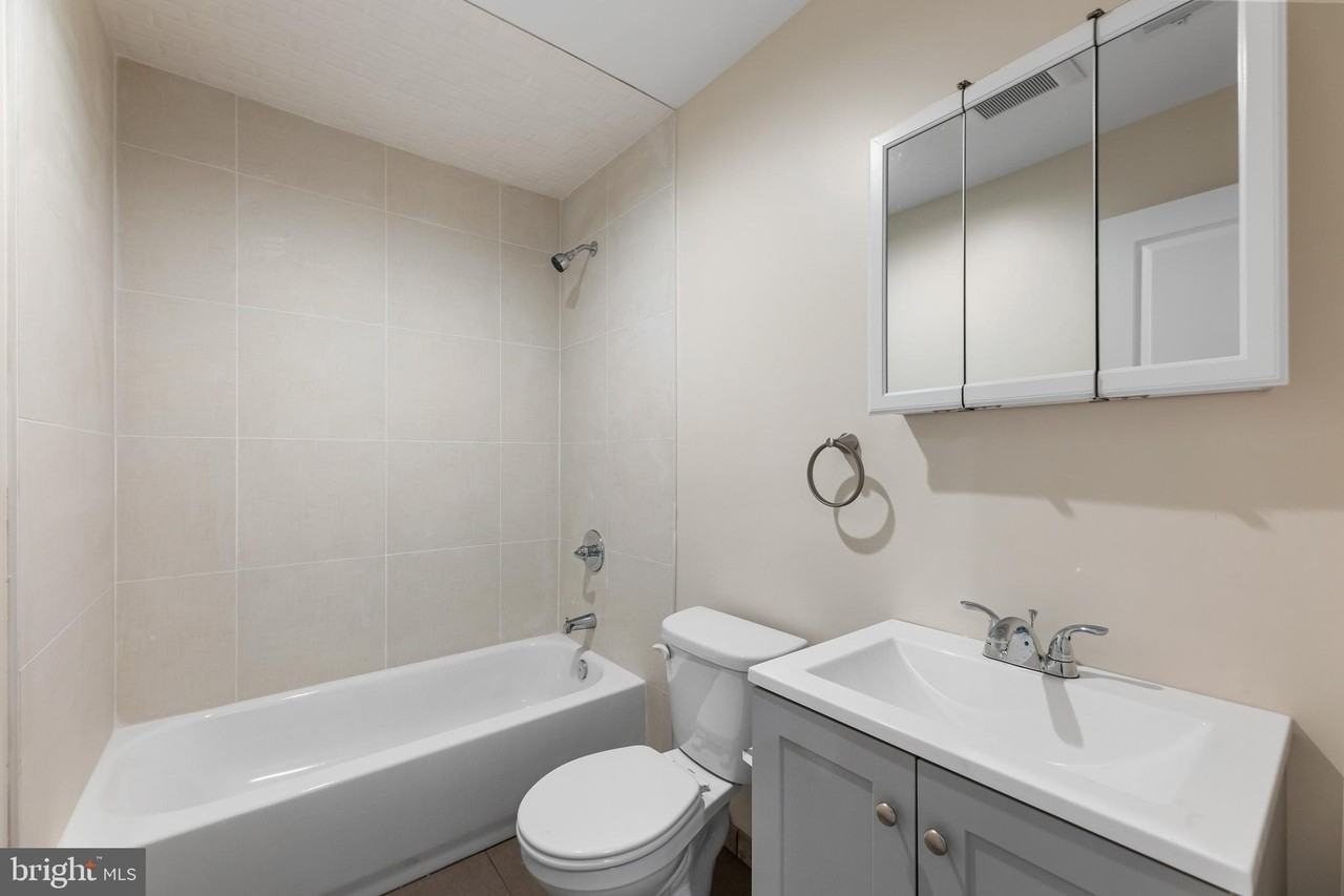 25 1/2 Peace St - Photo 4 of 7