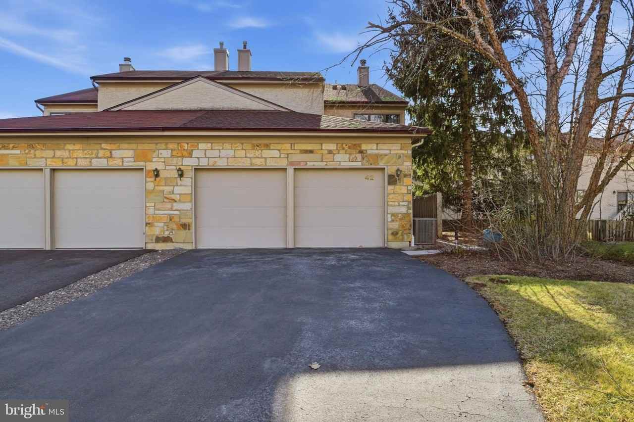 42 Woodmont Dr - Photo 2 of 30