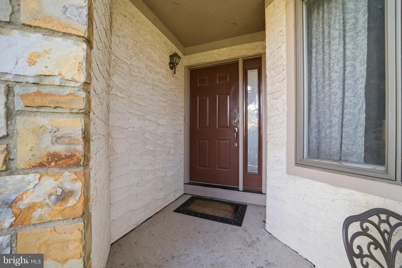 42 Woodmont Dr - Photo 3 of 30