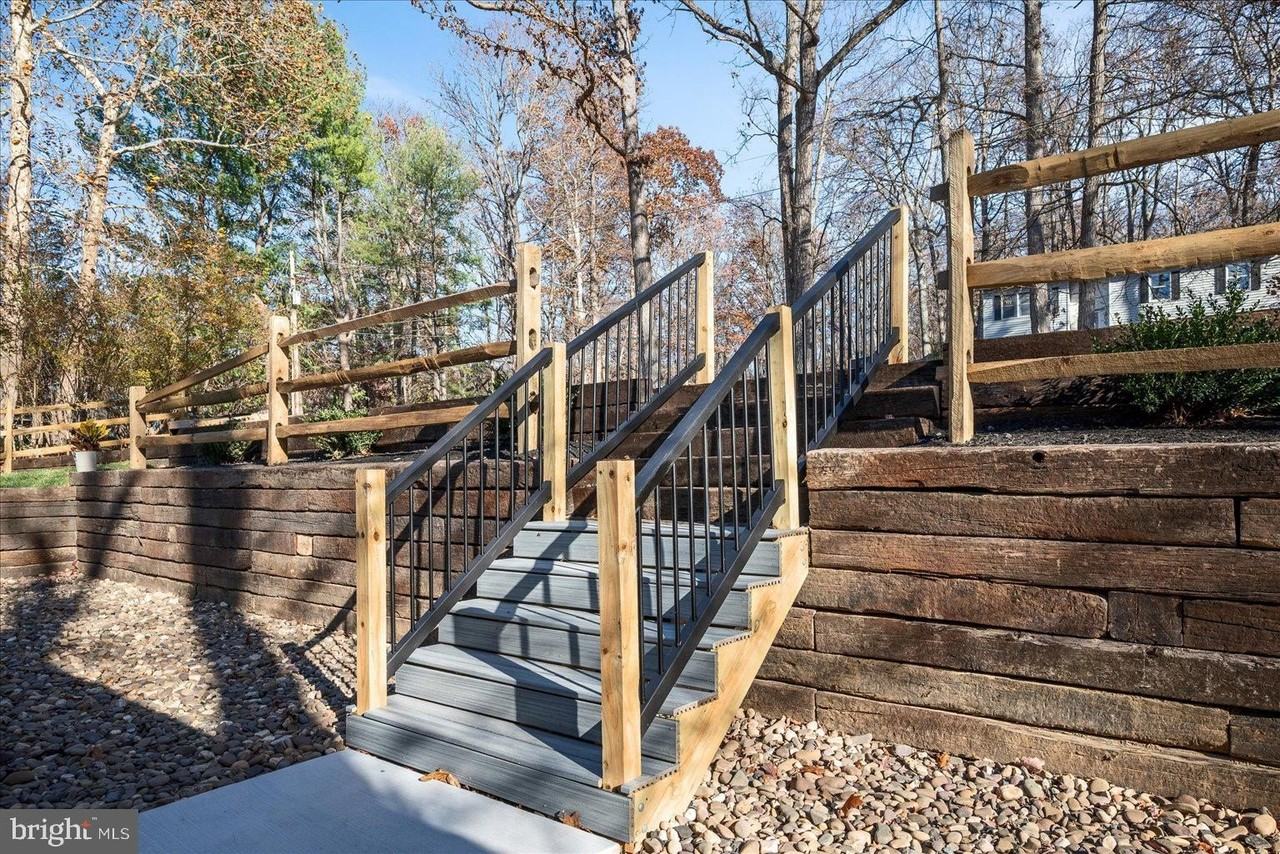 440 Redbud Ln - Photo 4 of 50