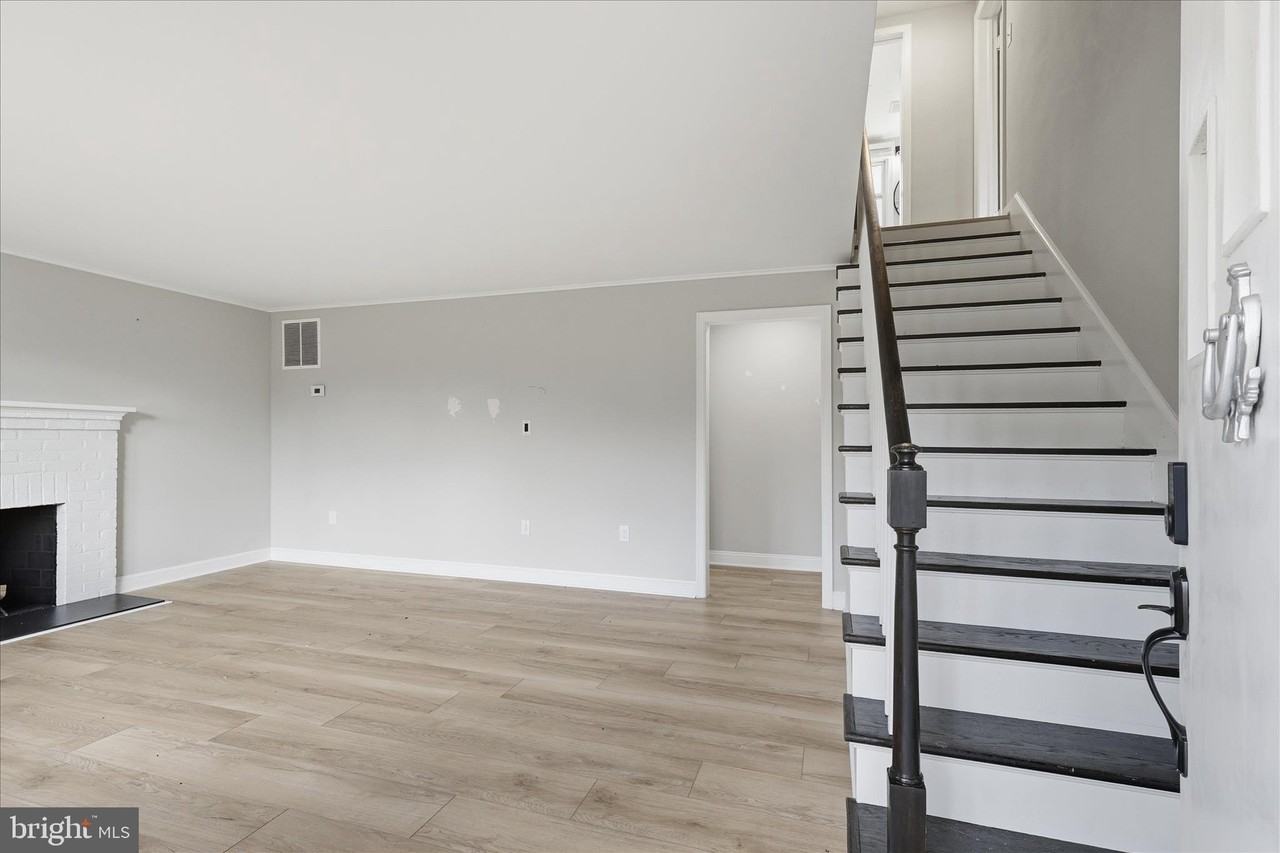 11410 Waples Mill Rd - Photo 5 of 44