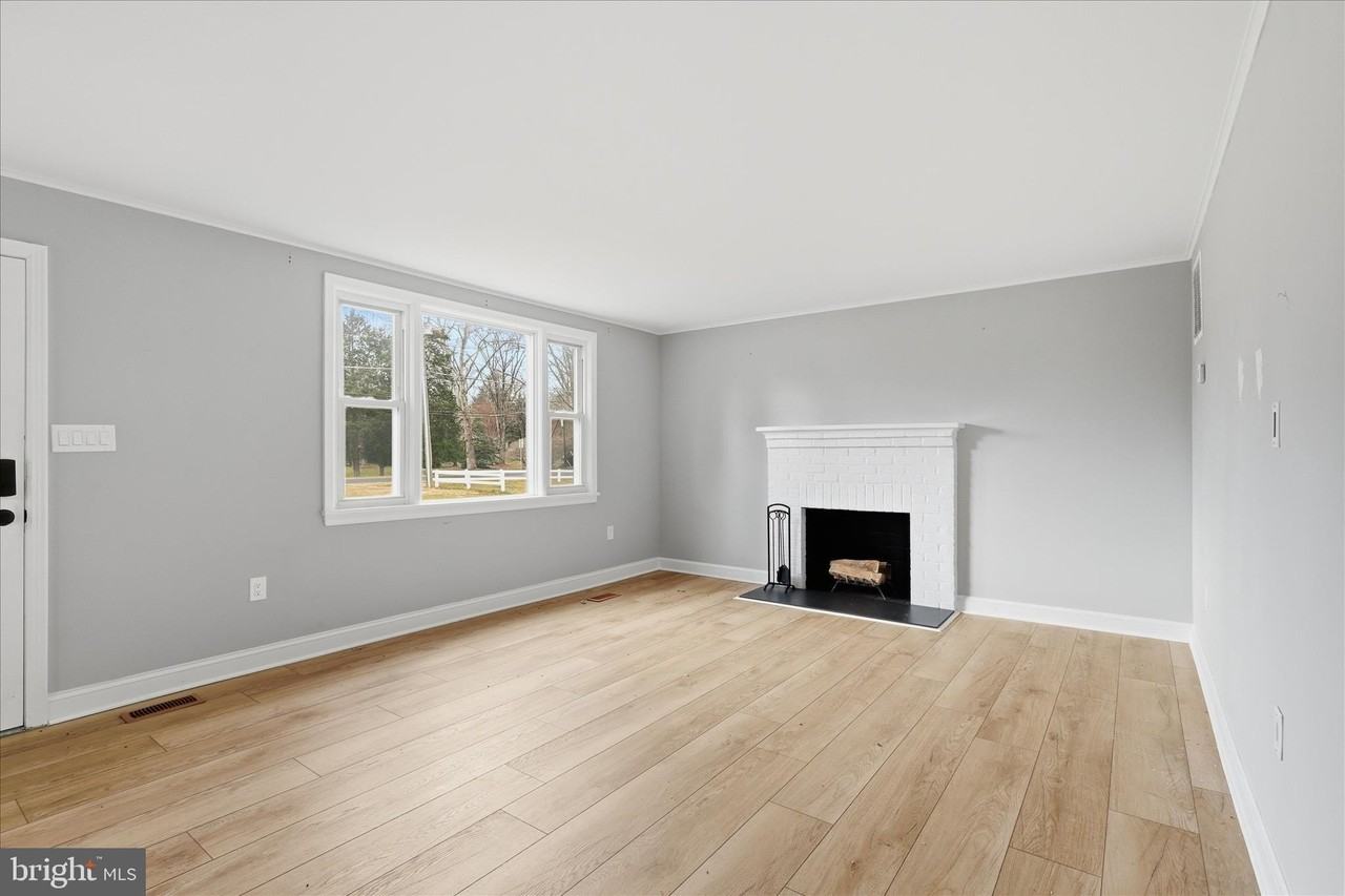 11410 Waples Mill Rd - Photo 6 of 44