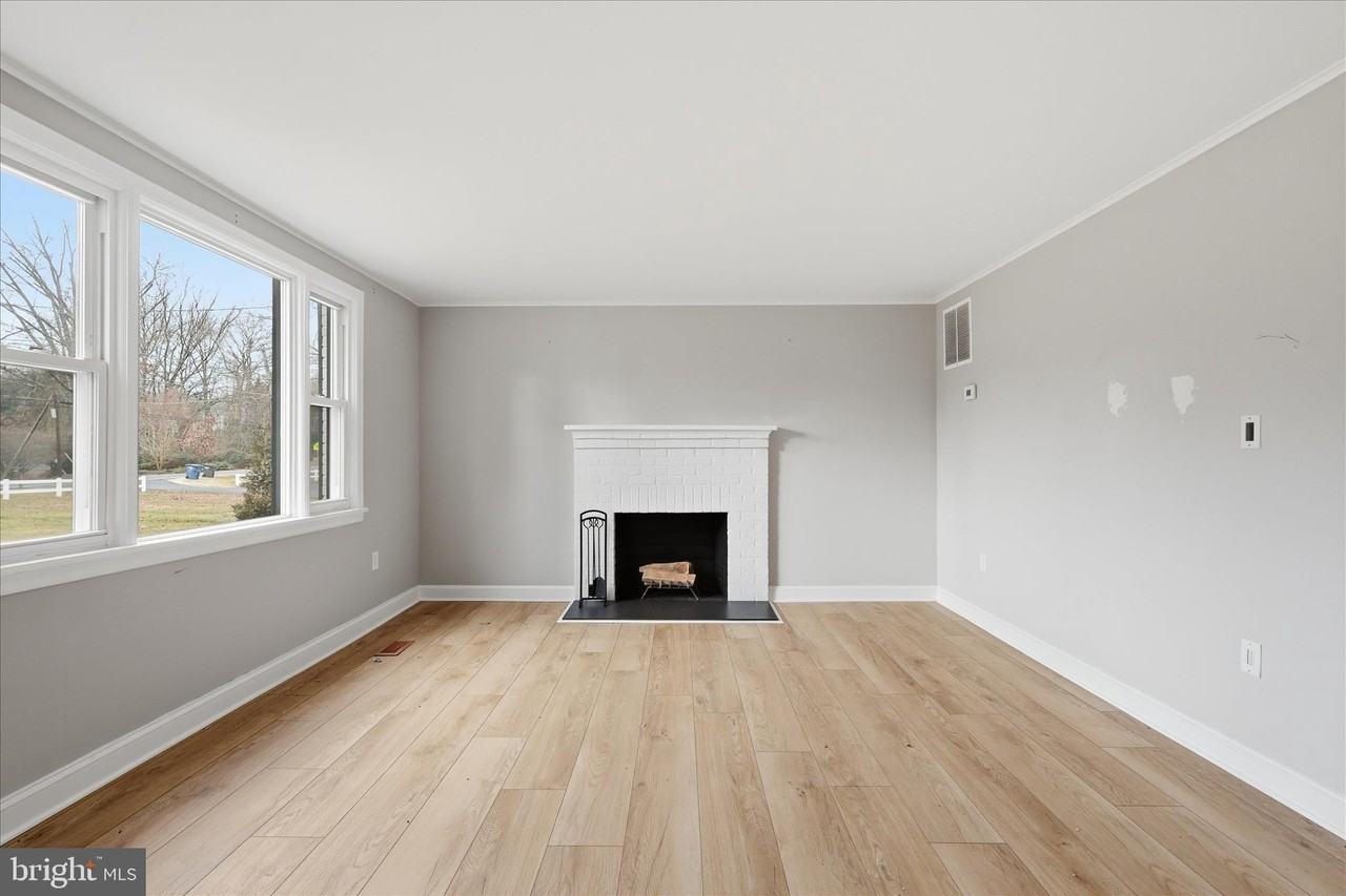 11410 Waples Mill Rd - Photo 7 of 44