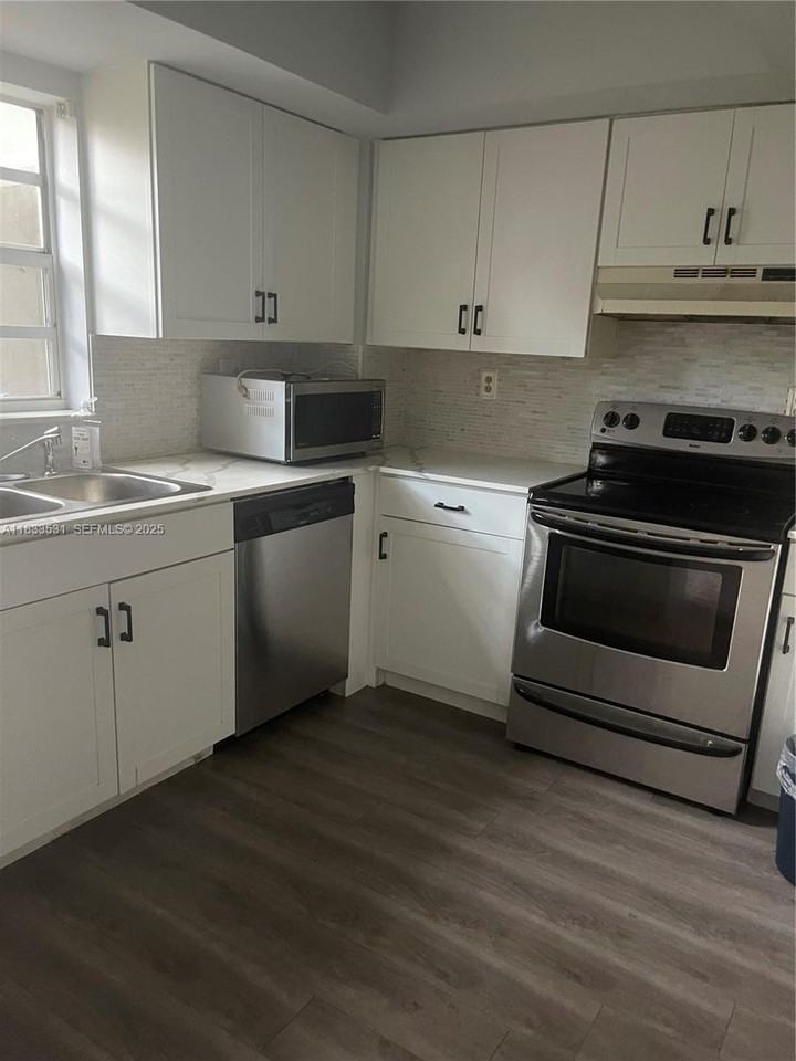 12390 Southwest 51st Place #12390 - Photo 7 of 7