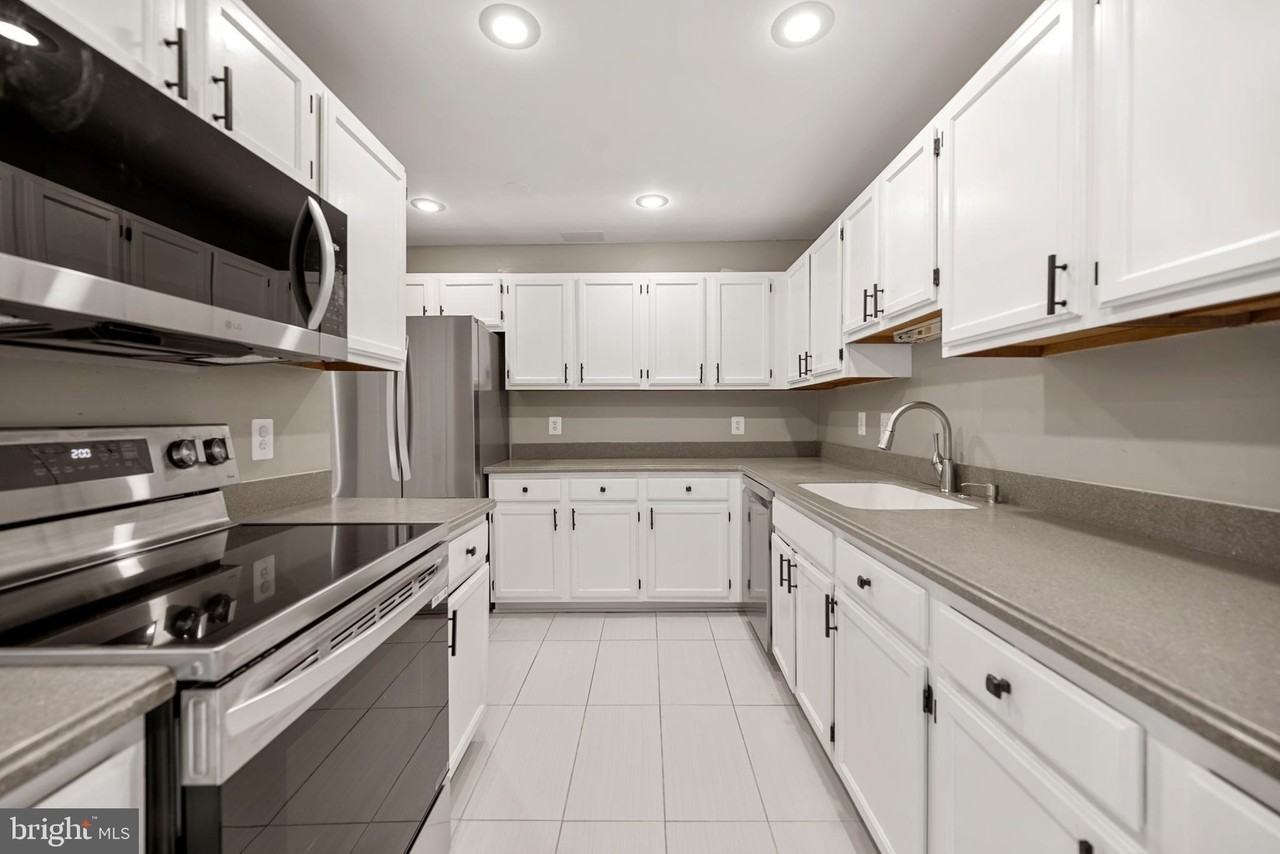 6104 Old Brentford Ct - Photo 2 of 35