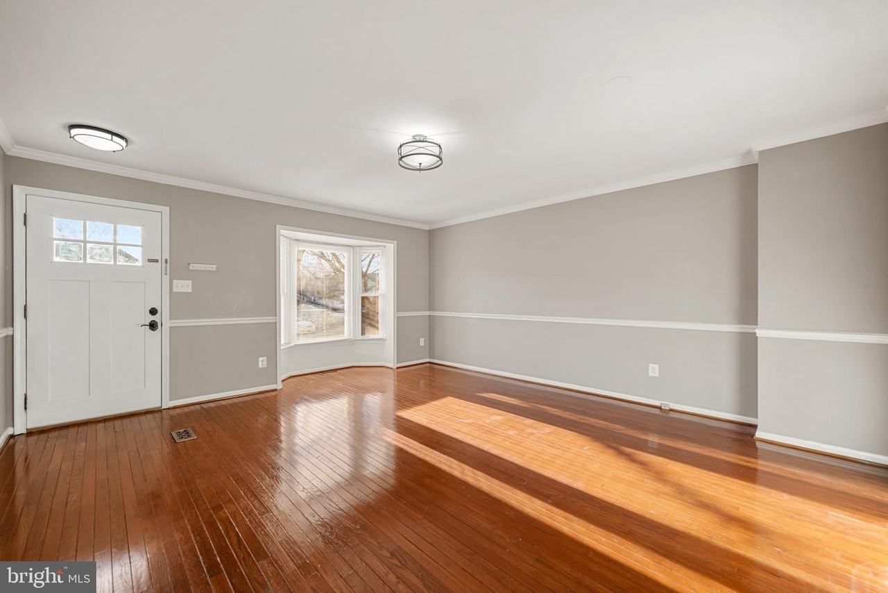 6104 Old Brentford Ct - Photo 7 of 35