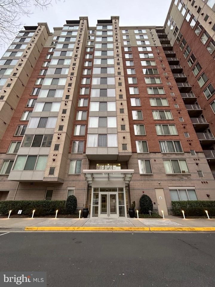 2726 Gallows Rd Apt 1104 #1104 - Photo 2 of 37