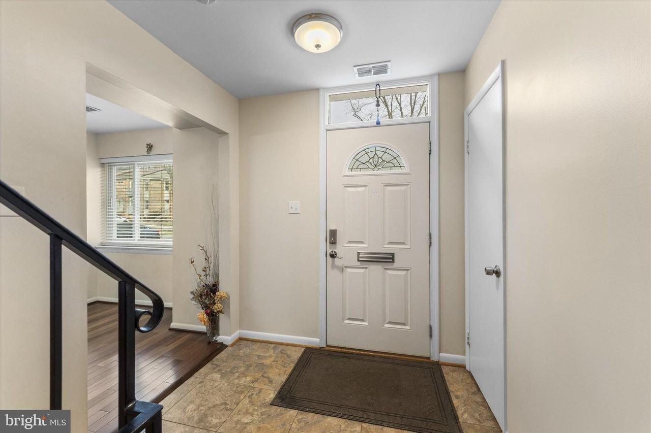 5052 Cliffhaven Dr - Photo 5 of 36