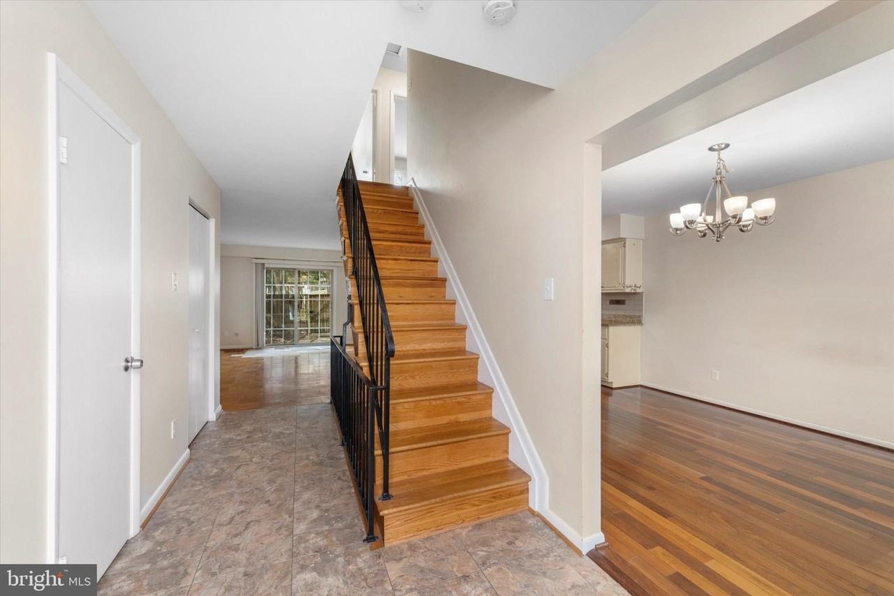 5052 Cliffhaven Dr - Photo 6 of 36