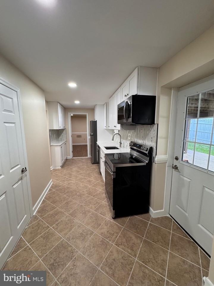 14789 Edison Ct - Photo 2 of 16