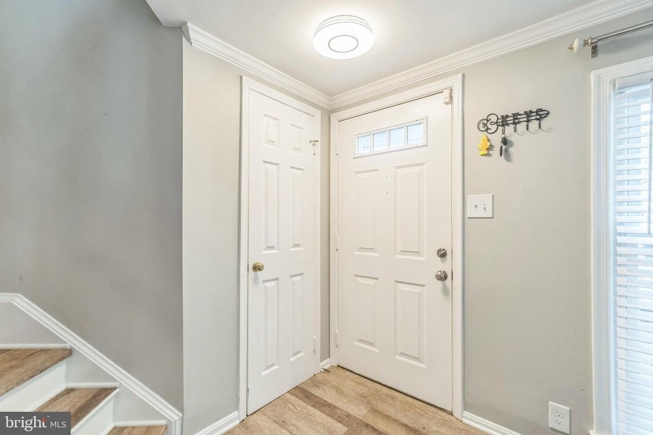 15076 Maple Glen Ct - Photo 4 of 50