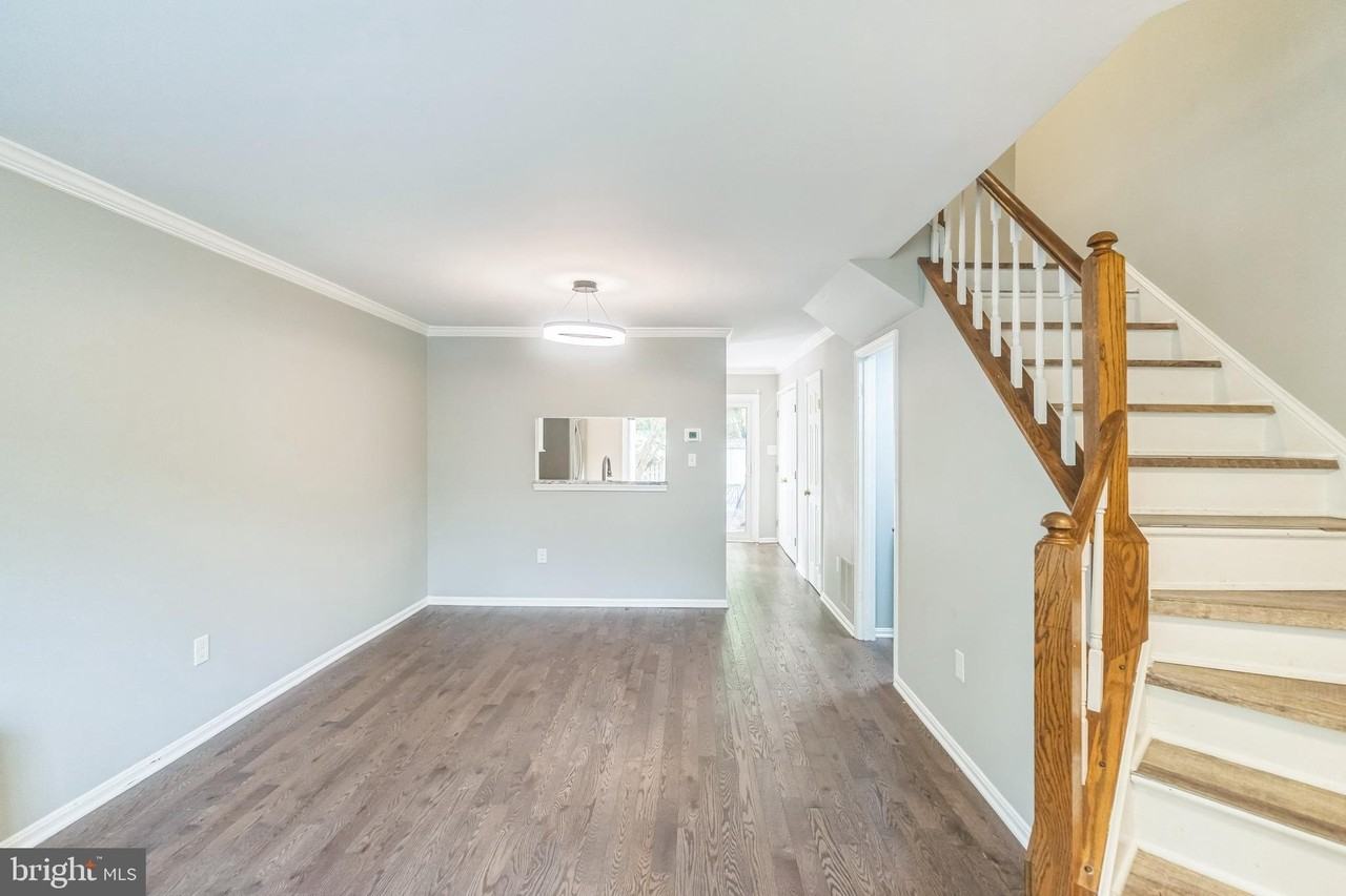 15076 Maple Glen Ct - Photo 5 of 50