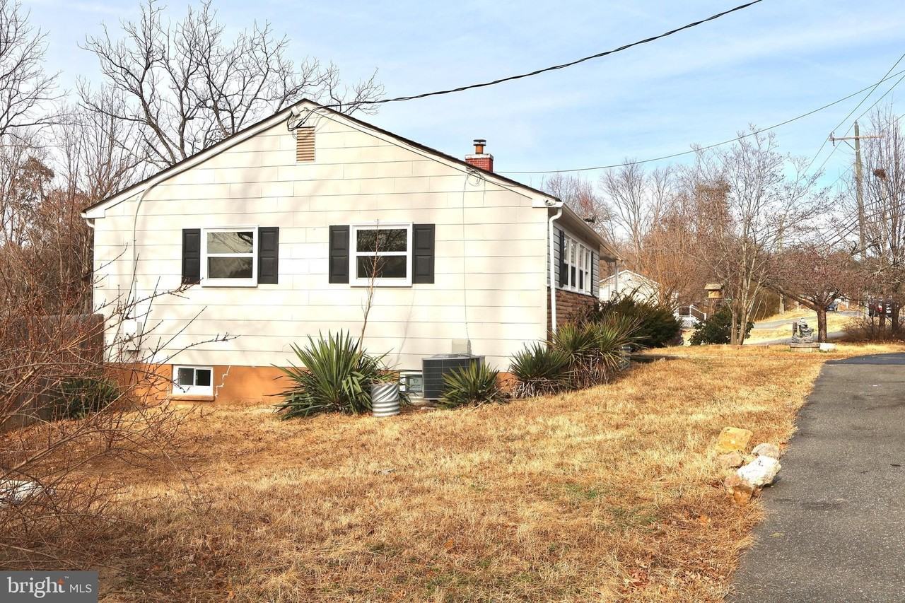 147 Deacon Rd - Photo 2 of 50