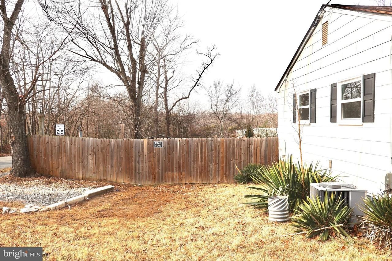 147 Deacon Rd - Photo 3 of 50