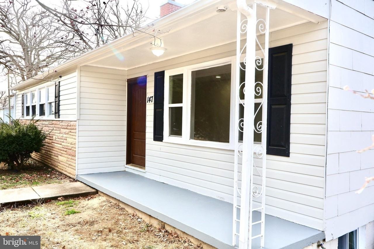 147 Deacon Rd - Photo 4 of 50