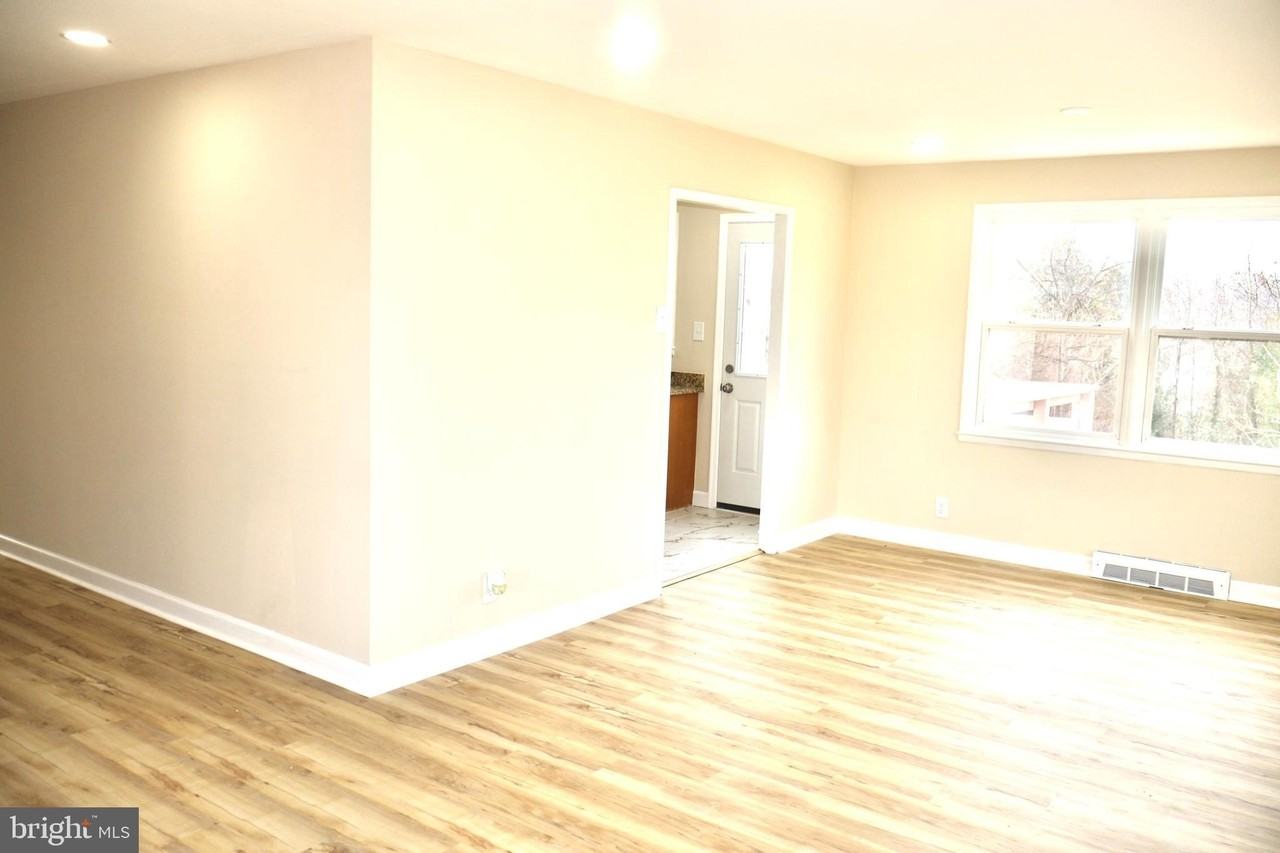 147 Deacon Rd - Photo 7 of 50