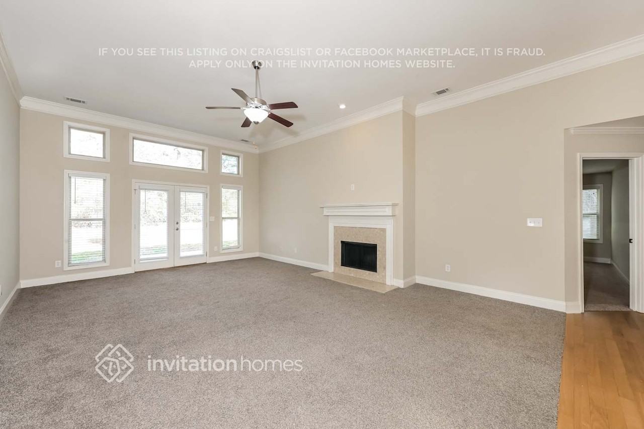 680 Herring Rd - Photo 4 of 18