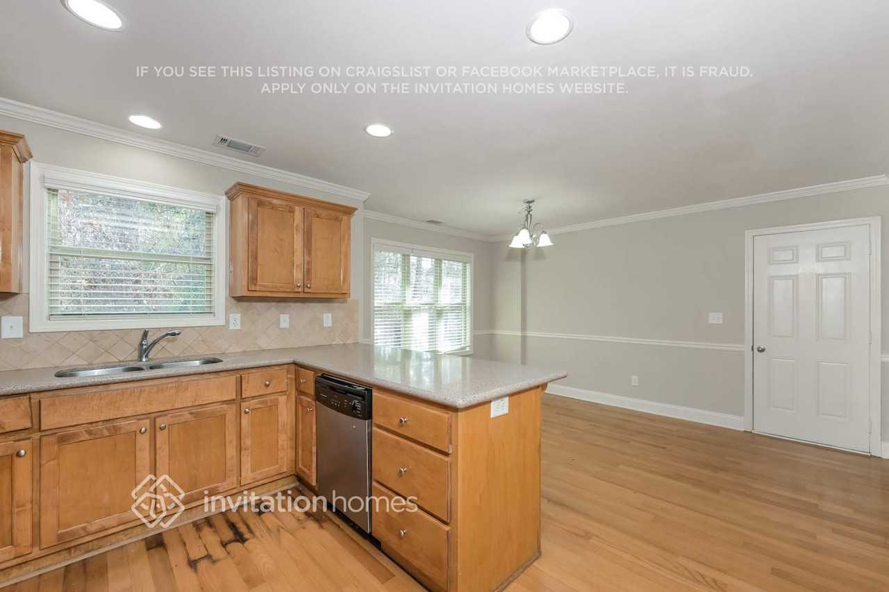 680 Herring Rd - Photo 7 of 18