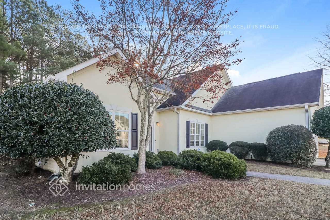 960 Soaring Dr - Photo 3 of 17