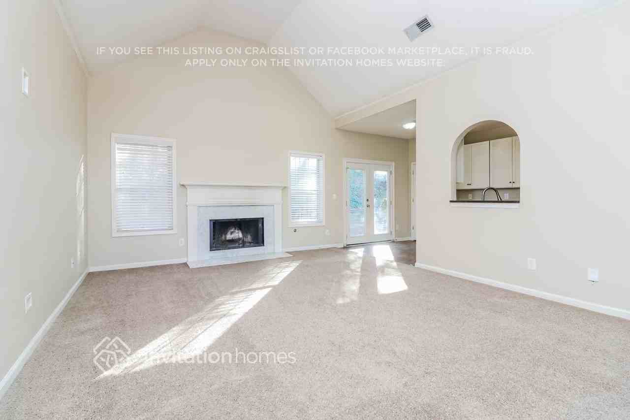 960 Soaring Dr - Photo 5 of 17