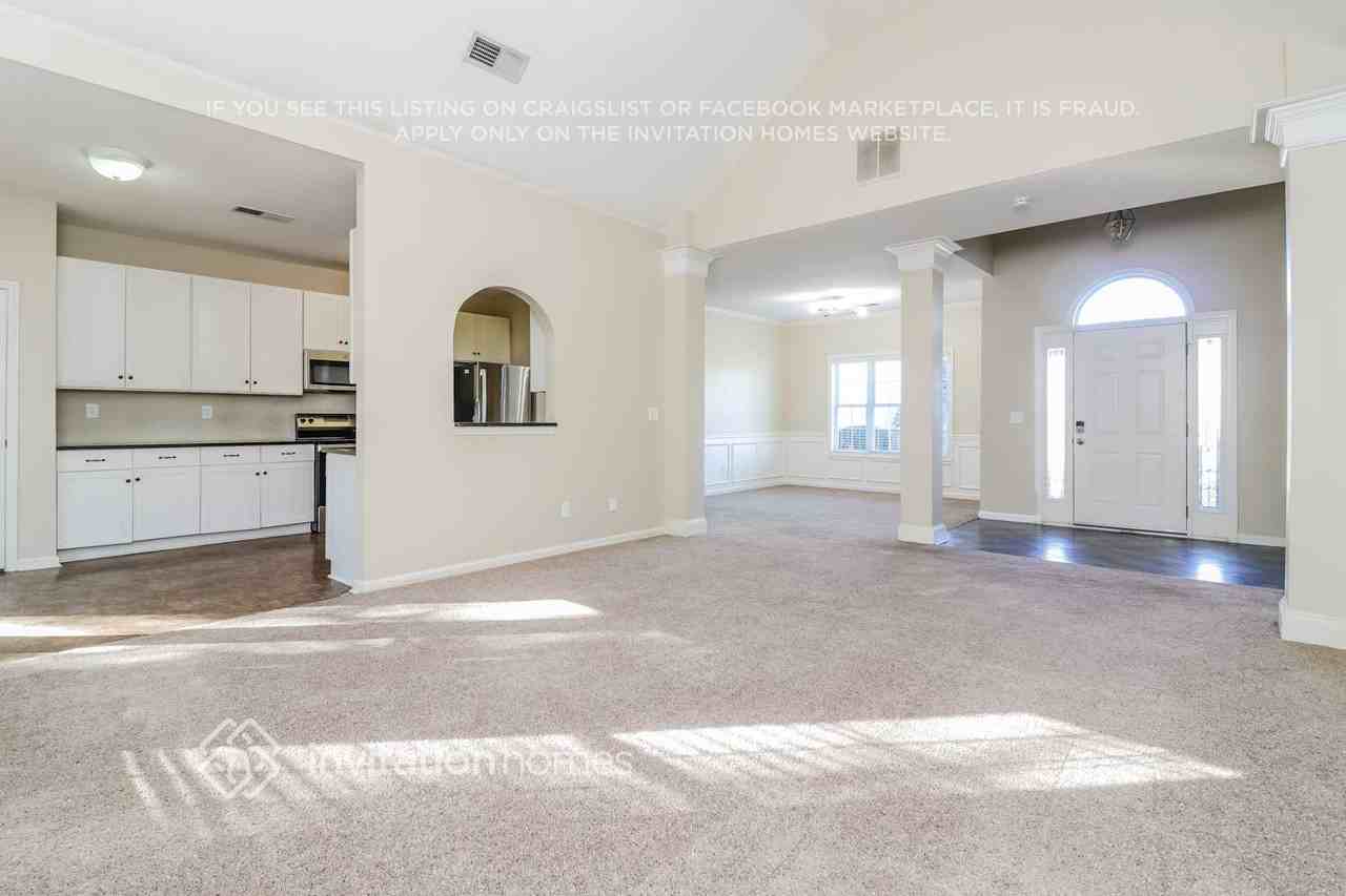 960 Soaring Dr - Photo 6 of 17