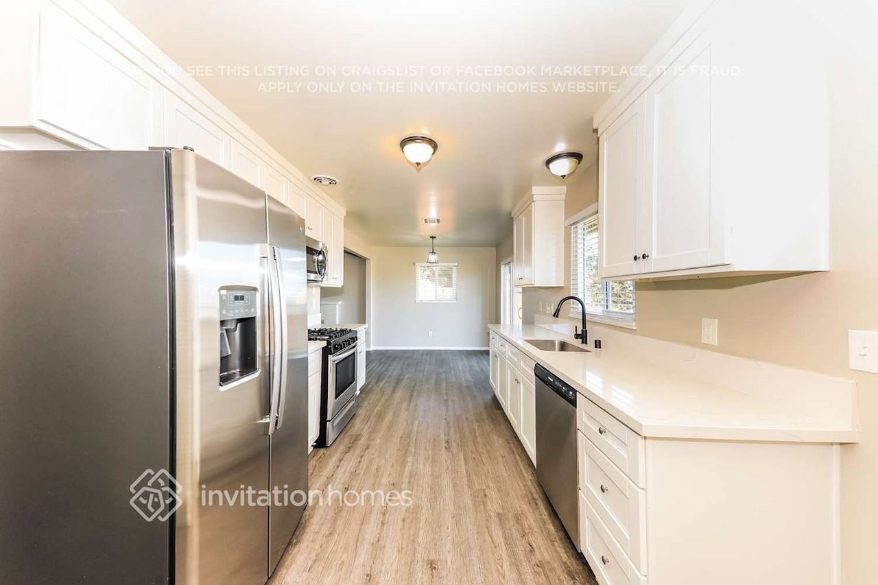 321 W Hacienda Dr - Photo 7 of 17