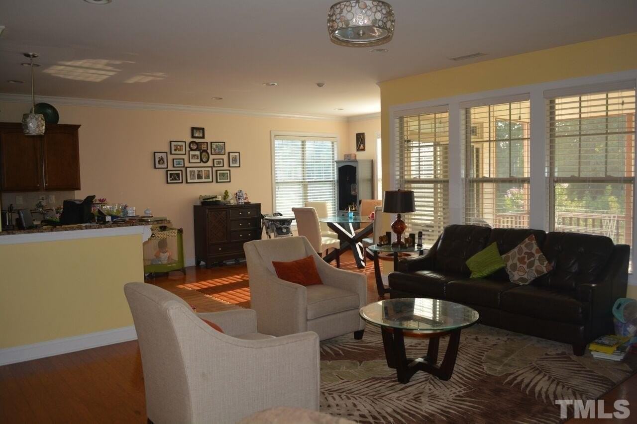 3913 Wedonia Dr - Photo 4 of 27