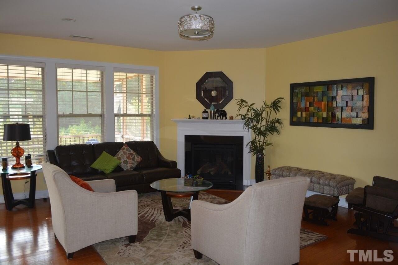 3913 Wedonia Dr - Photo 5 of 27