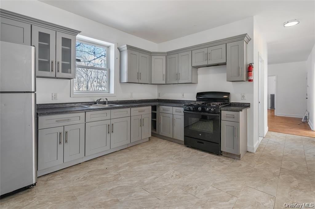 94 Winnikee Ave Apt 3 #3 - Photo 2 of 12