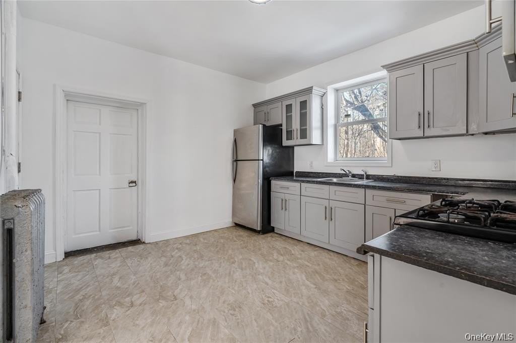 94 Winnikee Ave Apt 3 #3 - Photo 3 of 12