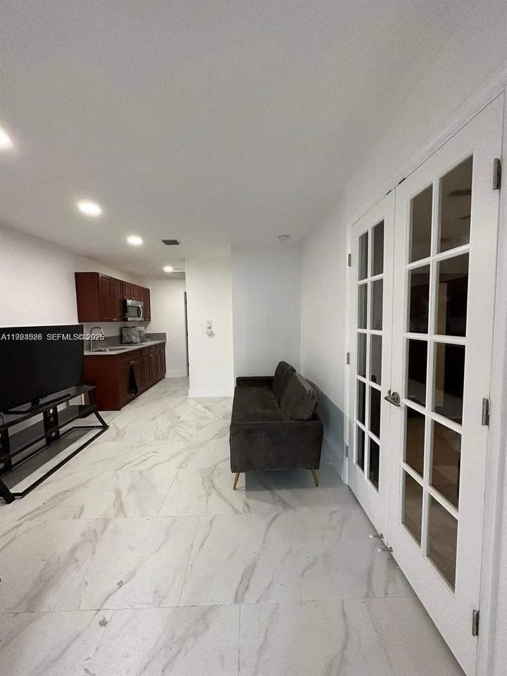 2320 Southwest 44th Street #B - Photo 2 of 8