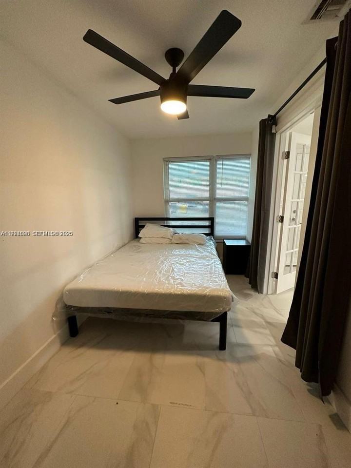 2320 Southwest 44th Street #B - Photo 5 of 8