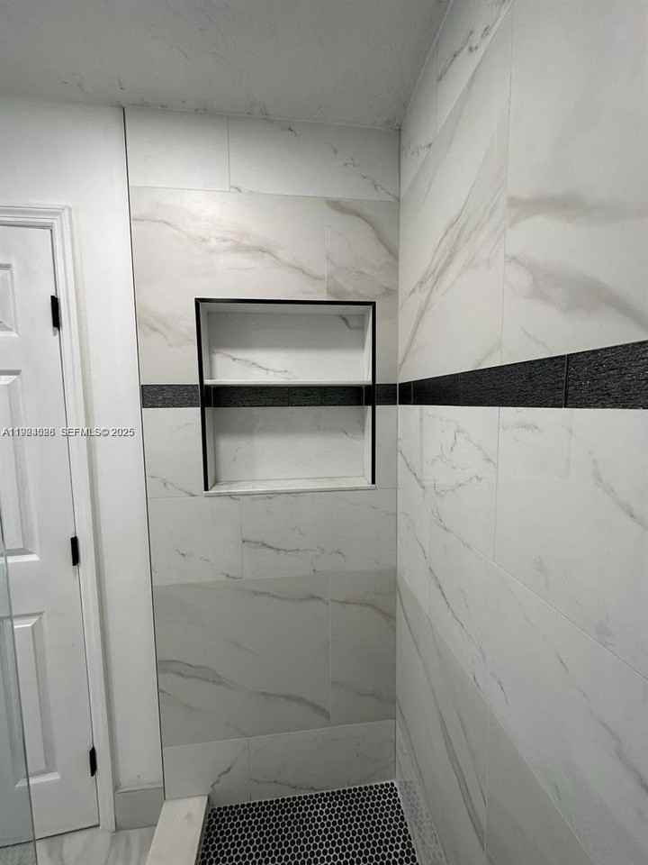 2320 Southwest 44th Street #B - Photo 7 of 8