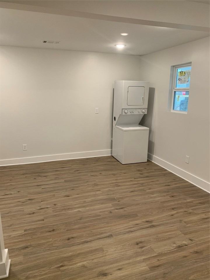 548 Majestic St - Photo 3 of 8