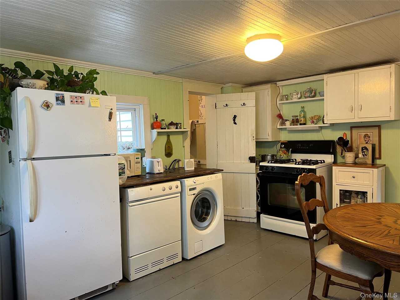 11930 Main Rd - Photo 2 of 11