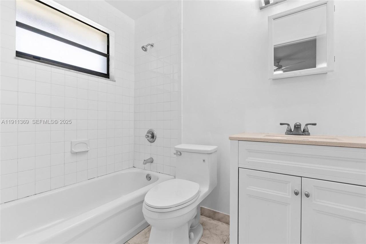 5629 Taft Street - Photo 4 of 16