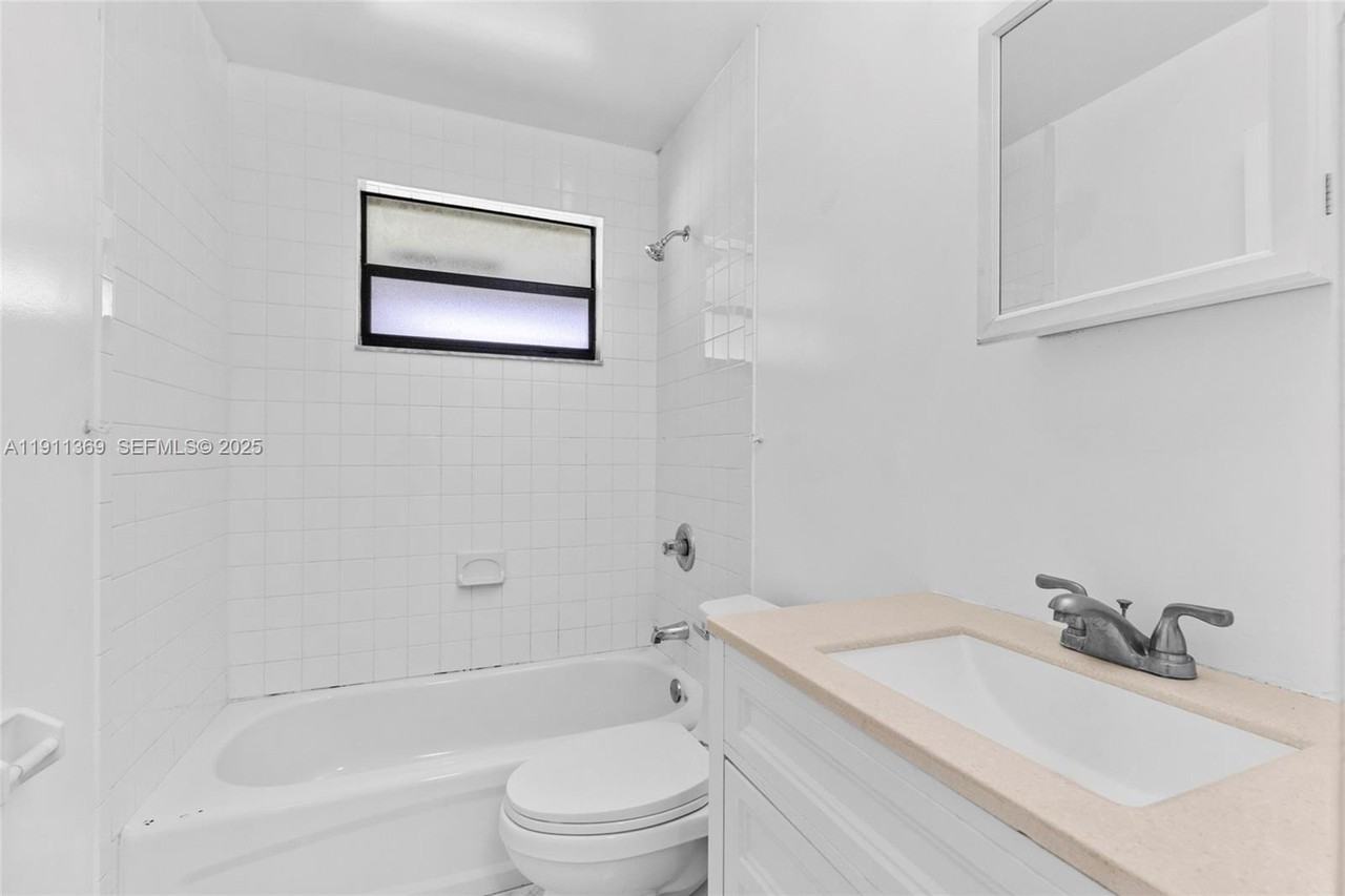 5629 Taft Street - Photo 7 of 16