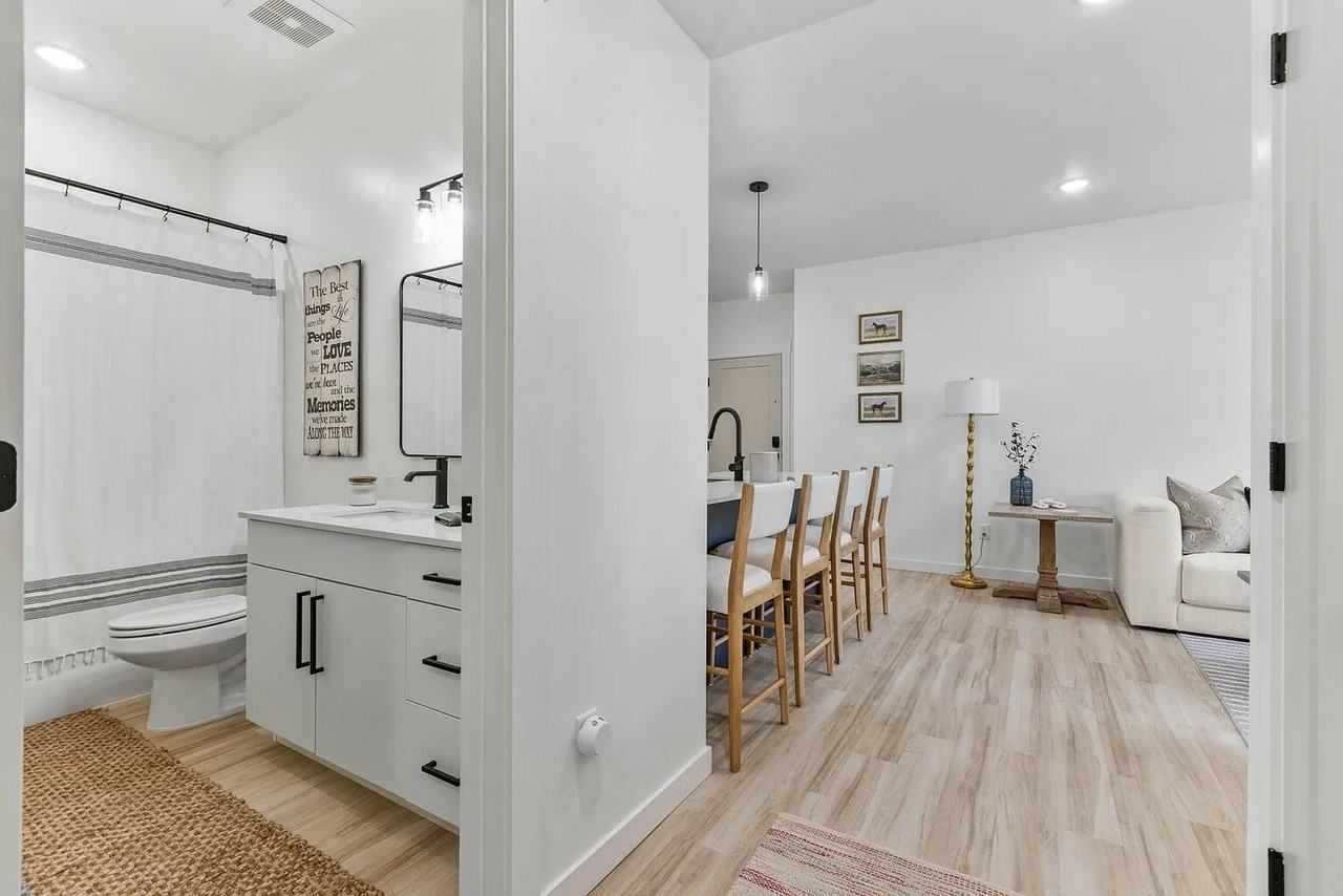 3131 Fleur Dr #507 - Photo 5 of 12