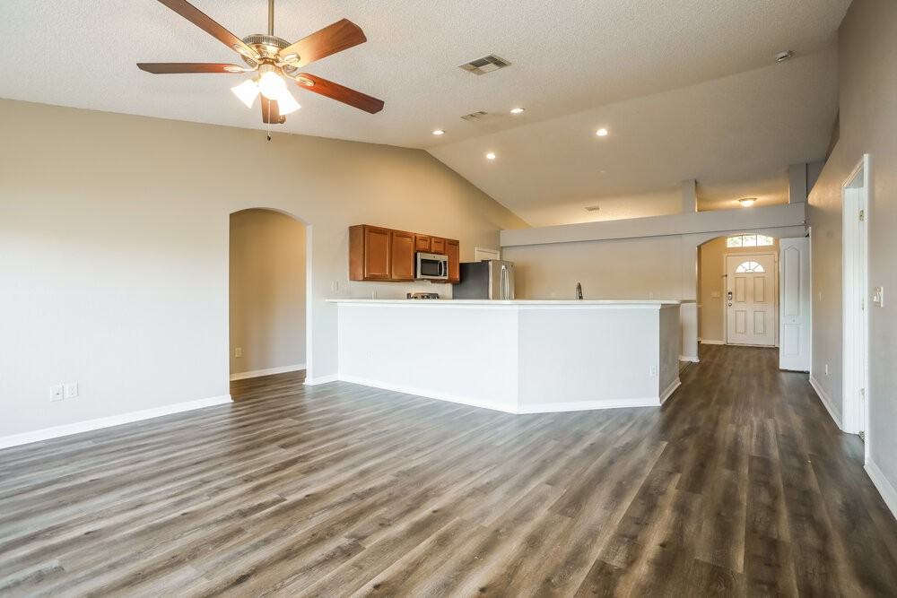 975 Deer Spring Dr - Photo 5 of 16