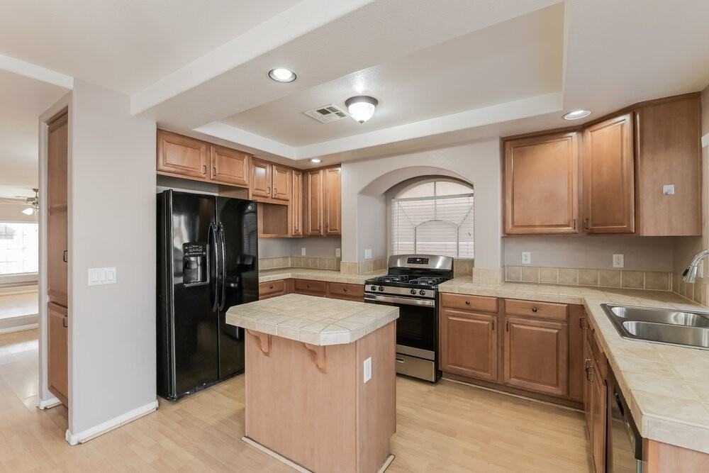 896 Eureka Falls Ct - Photo 7 of 17