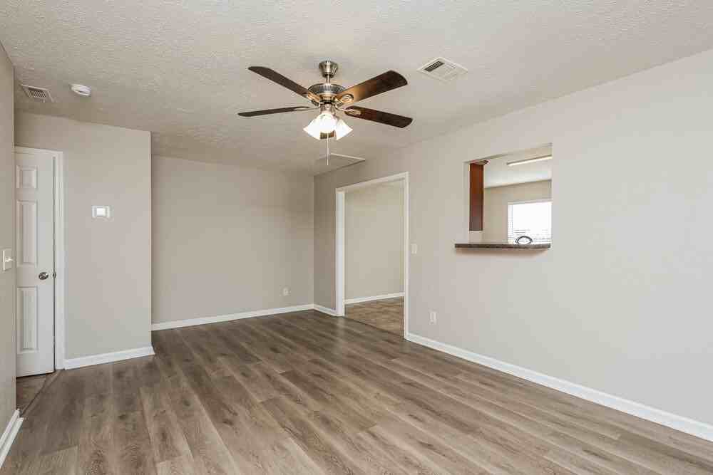 602 Nixon Way - Photo 4 of 17