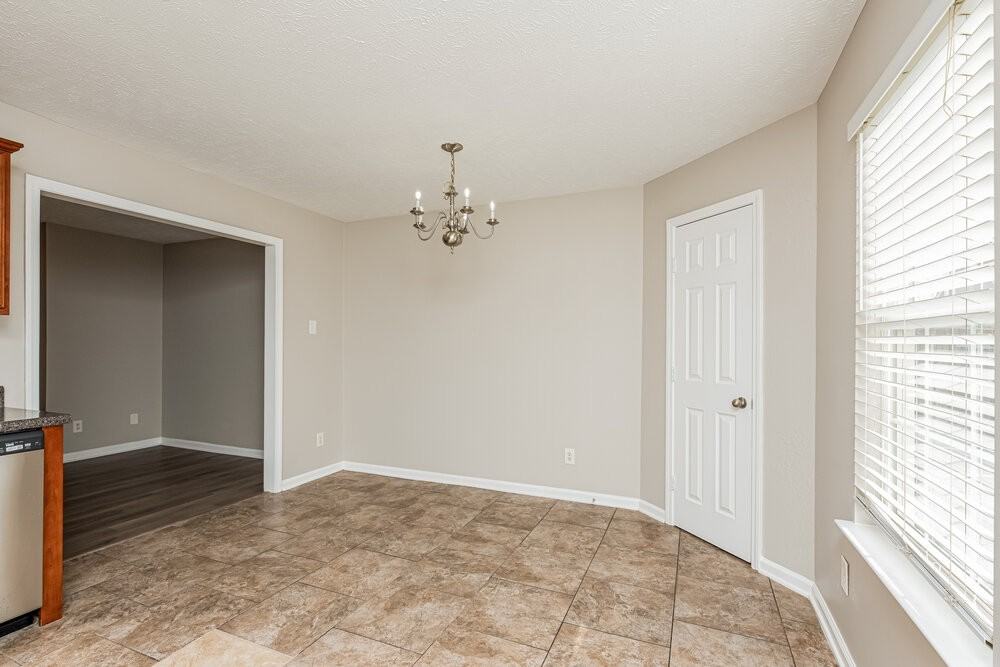 602 Nixon Way - Photo 6 of 17