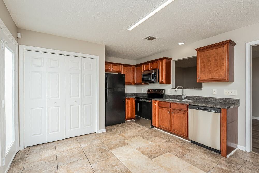 602 Nixon Way - Photo 7 of 17