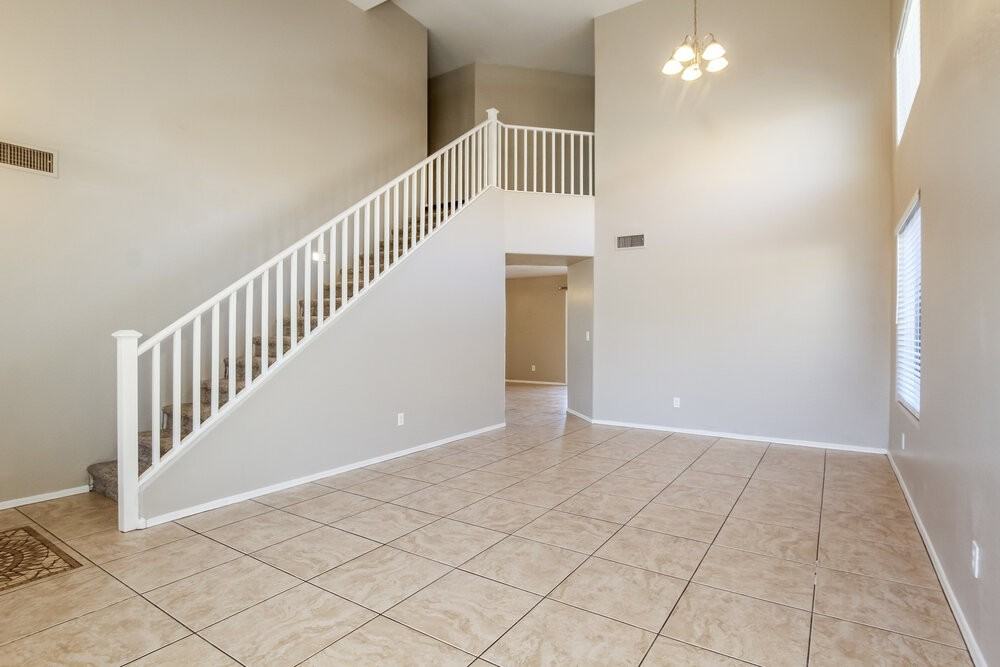 6216 S 52nd Dr - Photo 4 of 17