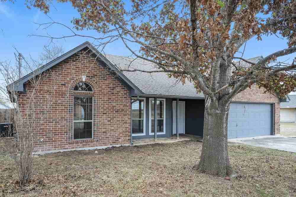 819 Hueco Dr - Photo 3 of 16