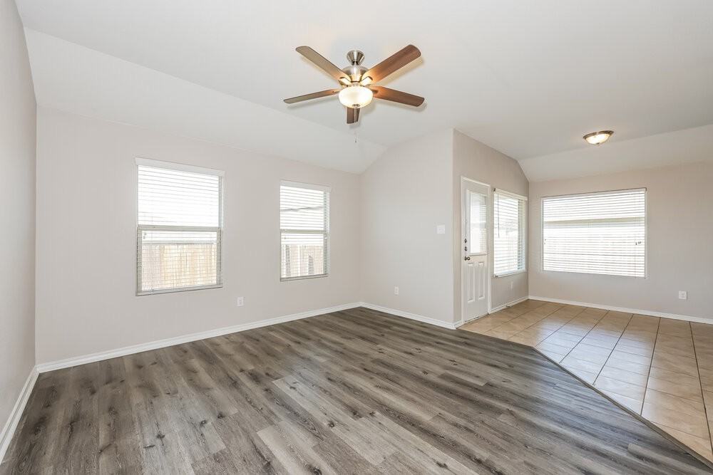 8616 Fawn Hill Ct - Photo 3 of 16