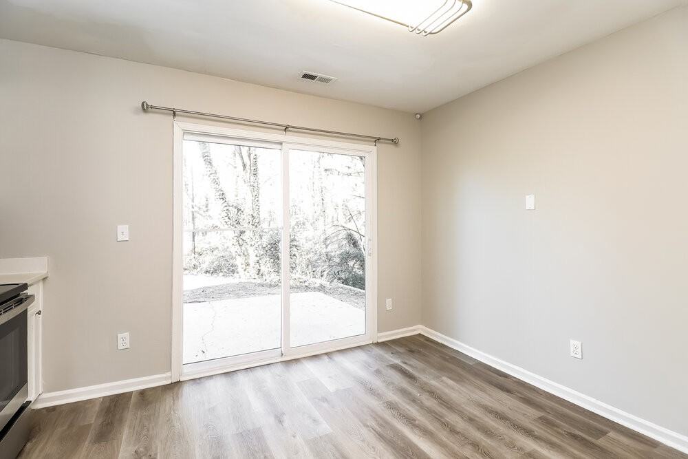 6516 Lynmont Dr - Photo 7 of 17